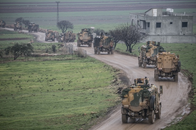 Komandolar daha sonra zırhlı personel taşıyıcılarıyla sınır birliklerine doğru hareket etti. 

