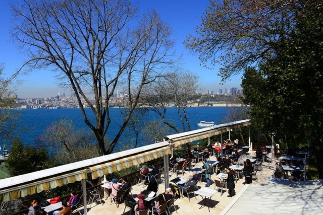 Koru, Üsküdar’ın hemen Paşalimanı mevkiinde denize nazır yerde bulunur. Kuzguncuk ile Sultantepe mahalleleri arasında yer alan bu harika koru adını, Osmanlı vezirlerinden Fethi Ahmet Paşa'dan almıştır.

