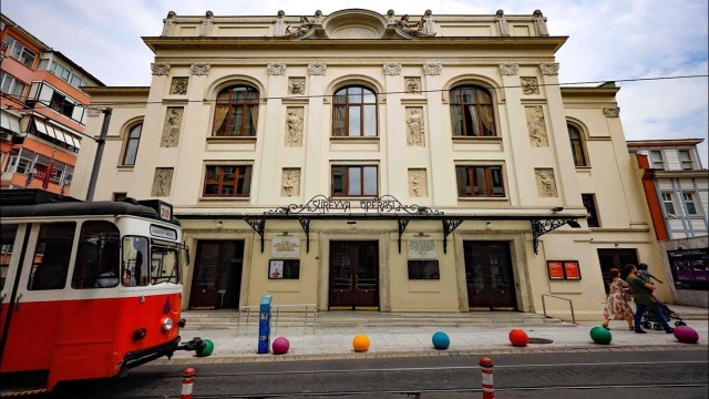 Opera binası 1924 yılında milletvekili Süreyya İlmen tarafından yaptırılmış. Kadıköy’de kültür sanat tutkunlarının uğrak yerine de mutlaka uğramalısınız.

