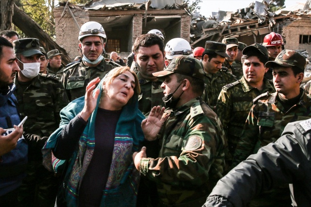 Ermenistan ve Azerbaycan, Moskova'da yapılan görüşmelerde, 10 Ekim Cumartesi günü saat 12.00’den itibaren geçerli olmak üzere Dağlık Karabağ'daki cenazelerin ve esirlerin değişimini öngören insani amaçlı ateşkes kararı almıştı.