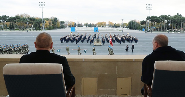 Cumhurbaşkanı Recep Tayyip Erdoğan ve Azerbaycan Cumhurbaşkanı İlham Aliyev, Ermenistan işgalindeki Azerbaycan topraklarının kurtarılması dolayısıyla Başkentin ünlü Azadlık Meydanı'nda düzenlenen Zafer Geçidi Töreni'ne katıldı.