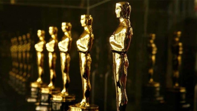 2021 Oscar Ödülleri heyecanı yaşandı. 93. Oscar Ödülleri Los Angeles’taki törenle sahiplerini buluyor.  Heyecan dolu gecede ödüller bir bir veriliyor. Oscar'ın merakla beklenen EN İYİ FİLM ÖDÜLÜ sahibini buldu. İşte tüm detaylar...