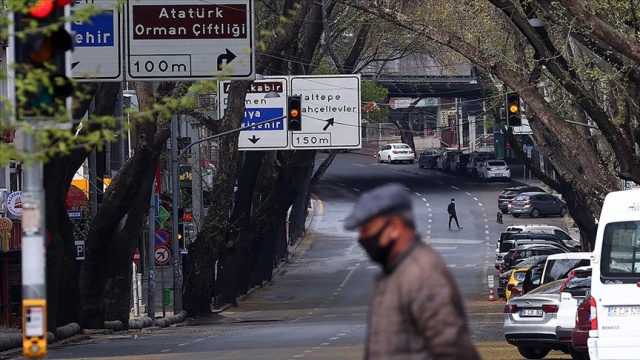 17'sinde elde edeceğimiz rakamla, o yapacağımız Kabine'de Bilim Kurulunun ve Kabine'nin ortaya koyacağı değerlendirmelerle gayelerimizi belirleyeceğiz” şeklinde konuştu

