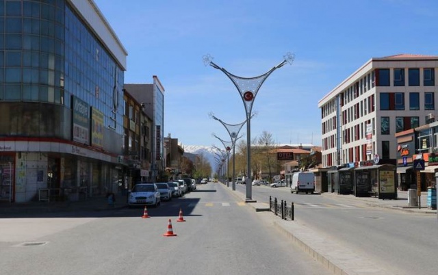 17 Mayıs'ta karşılaşacağımız rakamlarla, Bilim Kurulu'nun ve kabinenin değerlendirmeleriyle adımları atacağız” ifadelerini kullandı


