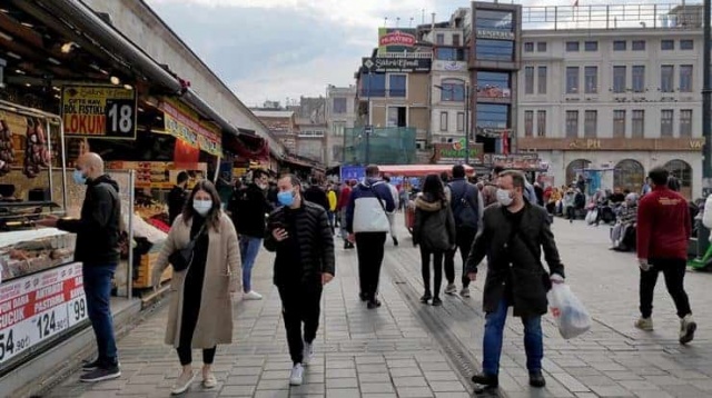  Koordinasyon İçişleri Bakanlığı'na verilmiş. Diyorlar ki, dönem dönem kurallar çıkarıyorsunuz. Dinamik bir dönemdeyiz” dedi.

