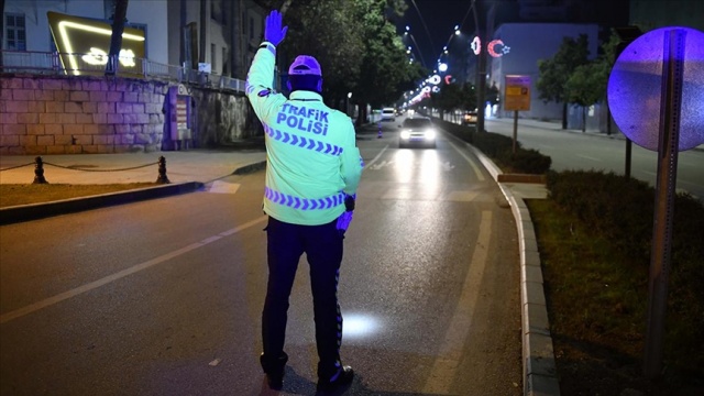 27. Otizm, ağır mental retardasyon, down sendromu gibi “Özel Gereksinimi” olanlar ile bunların veli/vasi veya refakatçileri,

28. Mahkeme kararı çerçevesinde çocukları ile şahsi münasebet tesis edecekler (mahkeme kararını ibraz etmeleri şartı ile), 