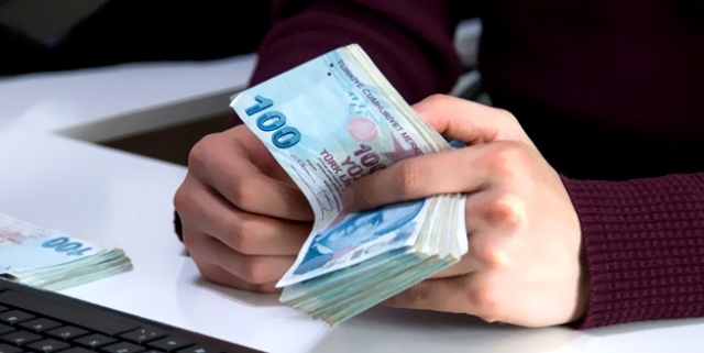 2. grupta bakım onarım, tamirat, hırdavatçılar, müzisyenler, oto yıkamacılar, oyuncak, kozmetik, bakırcılar, ayakkabıcılar, konfeksiyonlar vb yer almaktadır. Bu gruba berberler otobüsçüler, pazarcılar dahildir. 