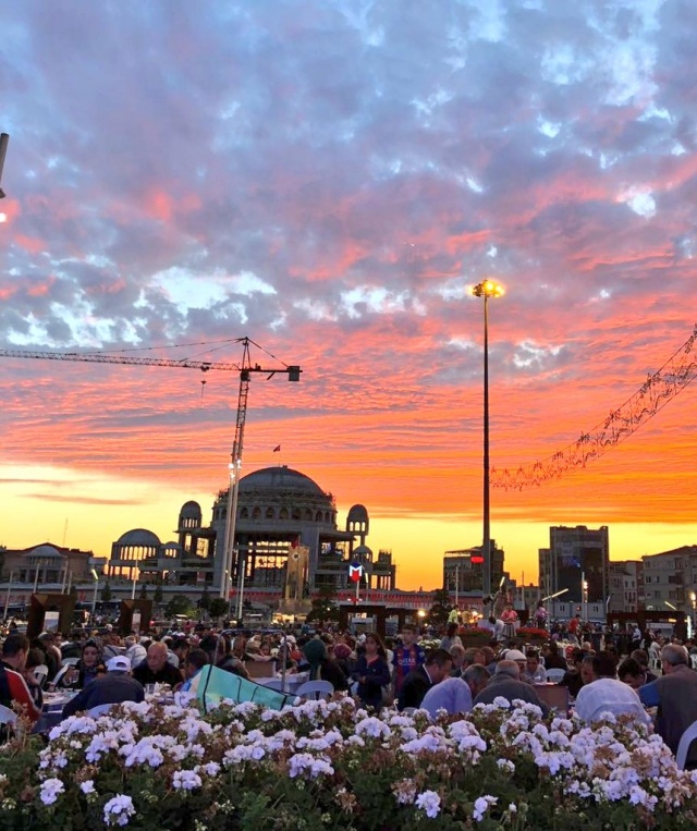  2482 metrekarelik arsanın tamamına oturmakta.