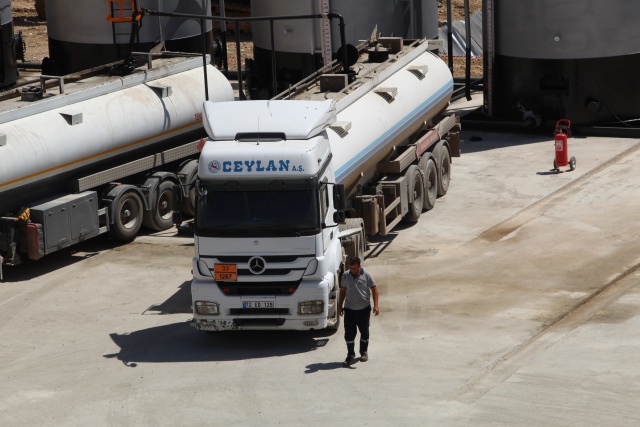 Bismil ilçesine bağlı Akbaş köyünde yeni keşfedilen petrol kuyusu nedeniyle köy sakinleri içinde iş umudu yeşerdi.