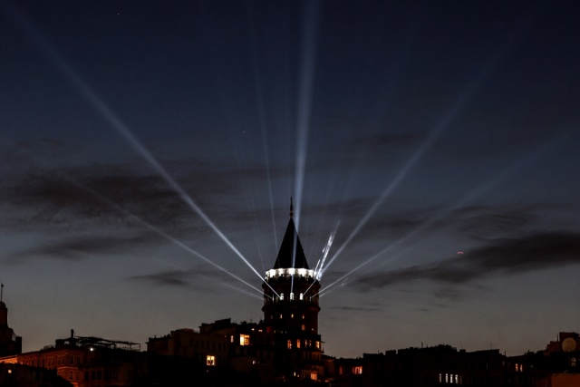 Ayasofya'da Kur'an-ı Kerim tilaveti ile başlayan etkinlikler, Galata Kulesi'nde ışık ve video haritalama (mapping) teknolojisiyle gerçekleştirilen gösteriyle devam etti. 