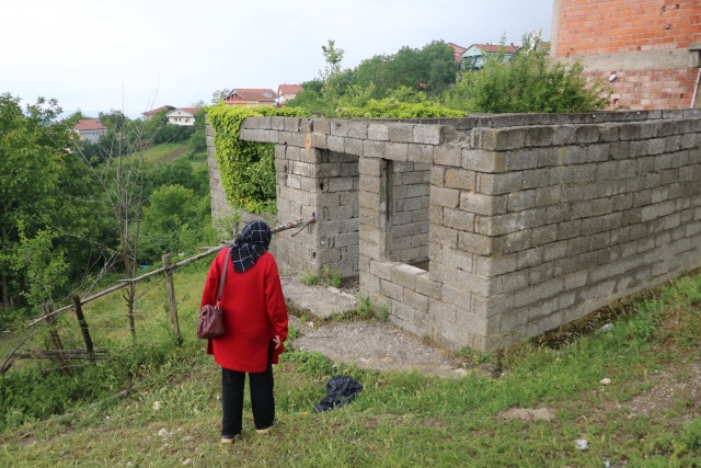 İki tarafla da akraba oluyorum. Öbür tarafın bu cinayeti cahillik gibi yaptı. Yolu kesmeselerdi çocuklar kaçabiliyordu. 