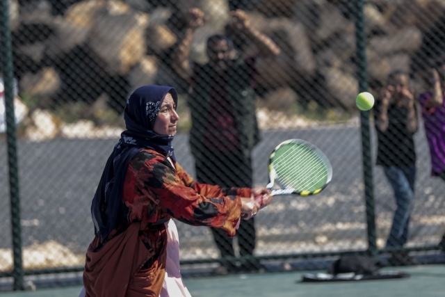 Bölge halkını tenisle tanıştıran beden eğitimi öğretmeni Yusuf Avcıbaşı, Gençlik ve Spor Bakanlığı tarafından yapılan tesisler sonrası burada yaşayan kişilerin spora olan ilgisinin daha da arttığını belirtti.