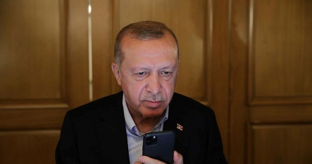 Erdoğan'ın elinde son olarak iPhone 11 Pro modeli görülmüştü.