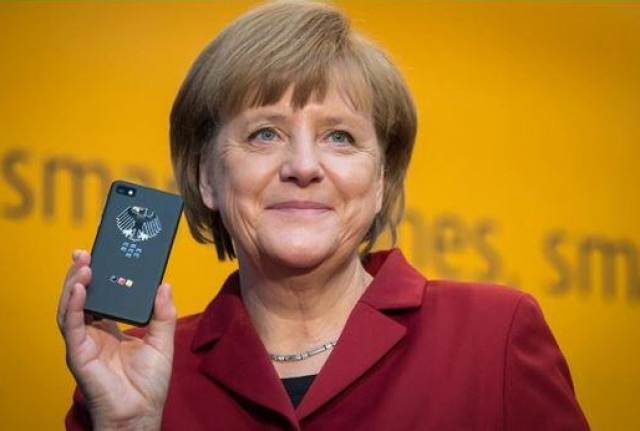 2013 yılında  ABD Ulusal Güvenlik Ajansı (NSA) tarafından dinlendiği ortaya çıkan Almanya Başbakanı Angela Merkel, bir dönemin popüler telefon üreticisi Kanadalı BlackBerry'nin kendisi için özel ürettiği ekstra güvenilir akıllı telefonu kullanıyor.