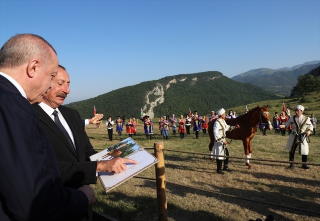 Türkiye Cumhurbaşkanı Recep Tayyip Erdoğan, Azerbaycan Cumhurbaşkanı İlham Aliyev ile Azerbaycan'ın Şuşa şehrinde düzenlenen 