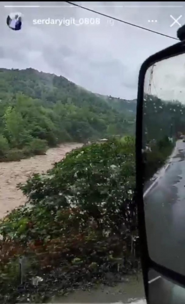 Murgul ilçesinde sel sularına kapılarak kaybolan kamyon şoförü Serdar Yiğit'in kaybolmadan önce kamyonun penceresinden cep telefonu ile Murgul Deresi'ni görüntülediği ve bunları sosyal medya hesabından paylaştığı ortaya çıktı. 