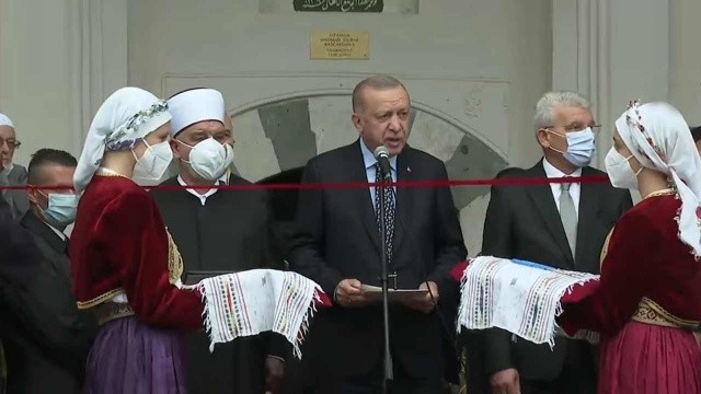 Cumhurbaşkanı Erdoğan'ın Bosna Hersek'in dostu olduğunu vurgulayan Grcic, Başçarşı Camisi'nin restore edilmesine sevindiğini, Saraybosna halkının bunu unutmayacağını ifade etti.