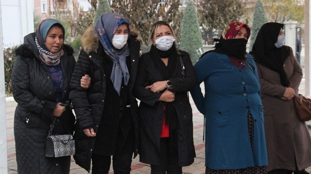 Mersin’de otopsi işlemleri tamamlanan küçük Müslüme’nin cenazesi Gülnar ilçesine oradan da ailesinin isteği üzerine defnedilmek üzere cenaze aracıyla Karaman’a gönderildi. 