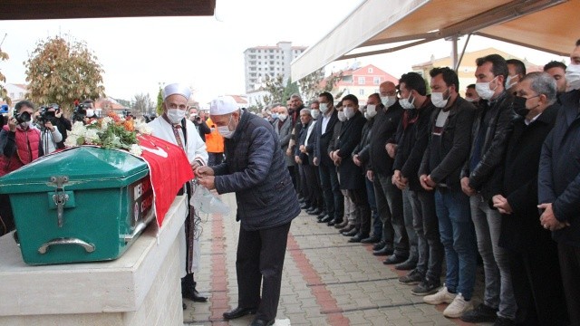 Müslüme'nin cansız bedeninin bulunmasının ardından soruşturma kapsamında jandarma tarafından gözaltına alınan anne Selvi Yağal, baba Mehmet Yağal, dede Hasan Yağal, anneanne Müslüme Yağal, kardeş ve yakın akrabalarının aralarında bulunduğu toplam 8 kişi ise cenaze namazına katılamadı. 