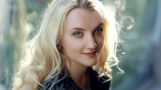 13. Serinin belki de en kendine has karakteri olan Luna'yı canlandıran Evanna Lynch, kadroya dahil olmadan önce J. K. Rowling ile mektup arkadaşı olmuştu. 11 yaşından beri J. K. Rowling'e mektup yollayan Evanna bir gün yazar tarafından fark edildi ve mektup arkadaşı oldular. Daha sonra Luna karakteri için herkesin katılabileceği bir seçme yapıldı ve Evanna Londra'ya giderek şansını denedi.