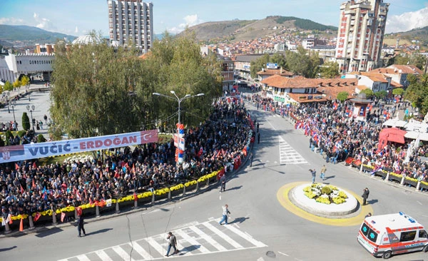Erdoğan'ı Türk bayraklarıyla karşıladılar