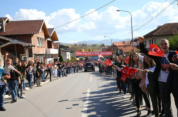 Erdoğan'ı Türk bayraklarıyla karşıladılar