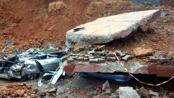 Kahramanmaraş'ta istinat duvarı çöktü, otomobiller altında kaldı