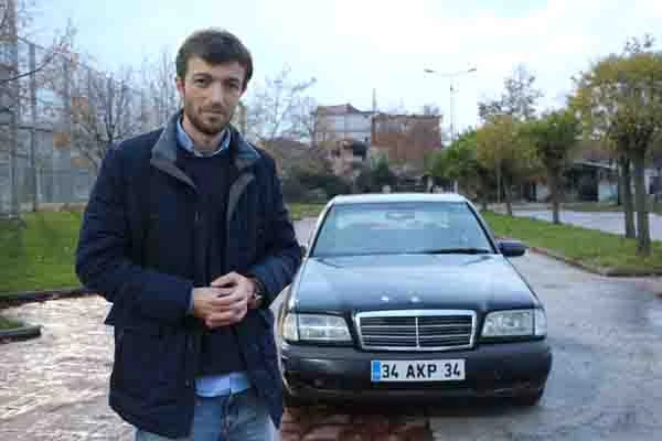 '34 AKP 34' plakalı otomobilini 500 bin TL'ye satışa çıkardı