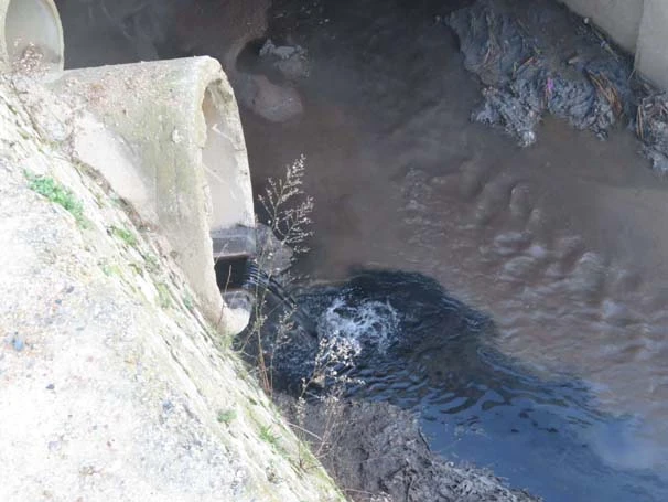 Tuzla'da kaçak kimyasal madde dökülen alan gün ağarınca görüntülendi