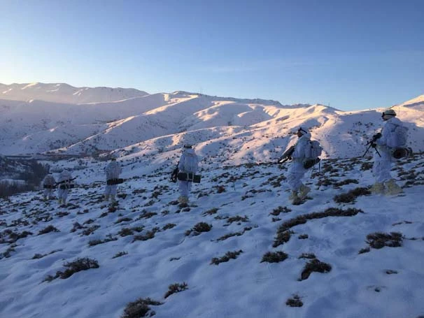 Mehmetçik teröristlere göz açtırmıyor