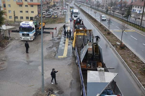 Savaş uçağı karayoluyla Ankara'ya getirildi