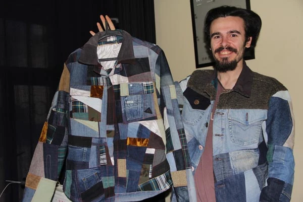 Artan kumaşlarla başladı küçük bir atölye kurdu