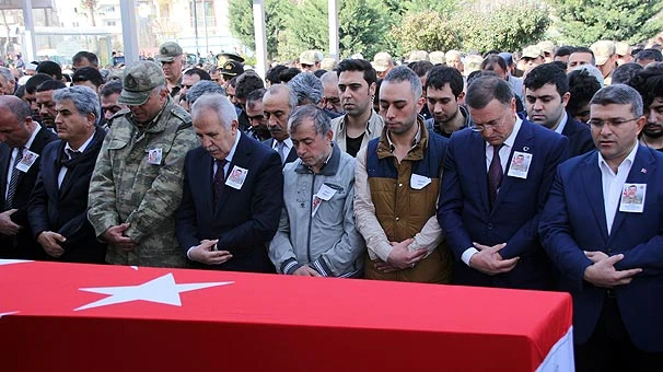 Şehit annesinin sorusu silah arkadaşlarını duygulandırdı