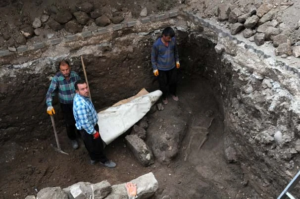 Hükümet Konağı temelinden tarihi eser çıktı