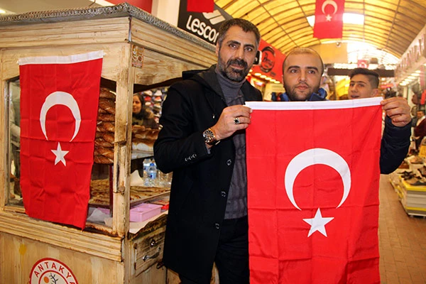 Ünlü sanatçılar, Mehmetçik'e destek için Hatay'da