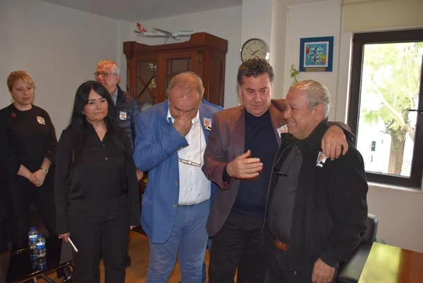 Belediye Başkanı hıçkıra hıçkıra ağladı