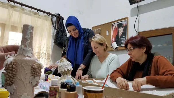 Devlet büyüklerinin hediyelerini o yapıyor