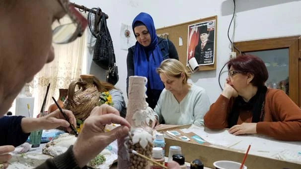 Devlet büyüklerinin hediyelerini o yapıyor