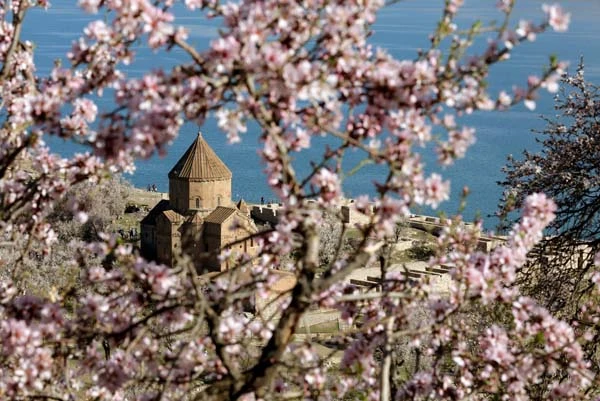 Akdamar Adası'na ziyaretçi akını
