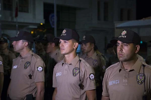 Bu gece göreve başladılar