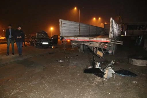 Düzce'de feci kaza! Duran TIR'a çarptı...