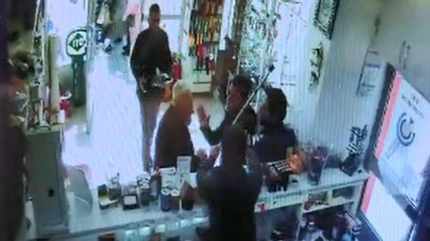 Akılalmaz olay! Selamı almayınca uyaran yaşlı adamı tokatladı