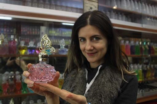 Satın almak için dükkanın önünde kuyruk oluşuyor!