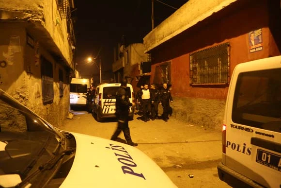 Adana'da maskeli ve silahlı 5 kişi polisi alarma geçirdi