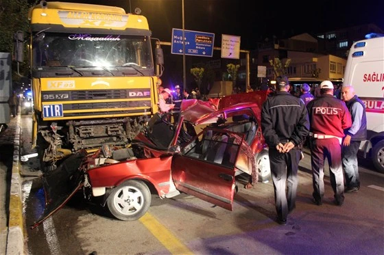 Denizli’de feci kaza, 3 ölü 3 yaralı