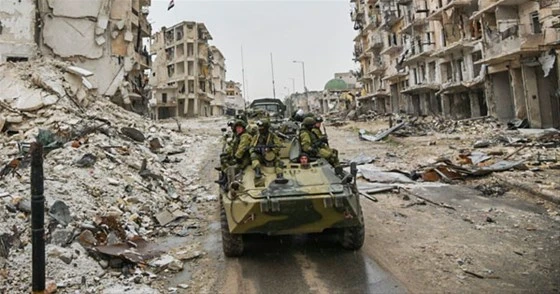 Suriye'de ateşkes tehlikede, Rus tankları sokaklara indi