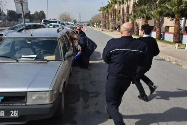 İzmir'de korkutan kovalamaca, silah sesleri duyuldu