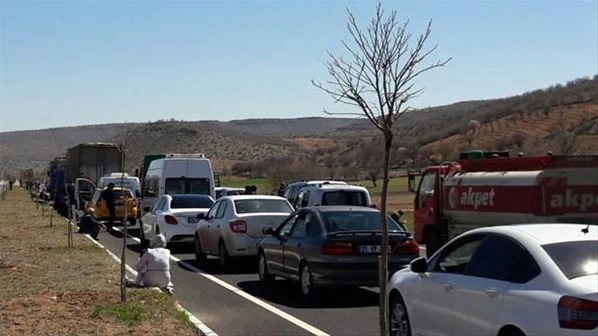 Bomba ihbarı otoyolu kapadı!