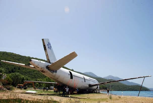 Denize uçak düştüğünü düşünerek telefona sarıldılar