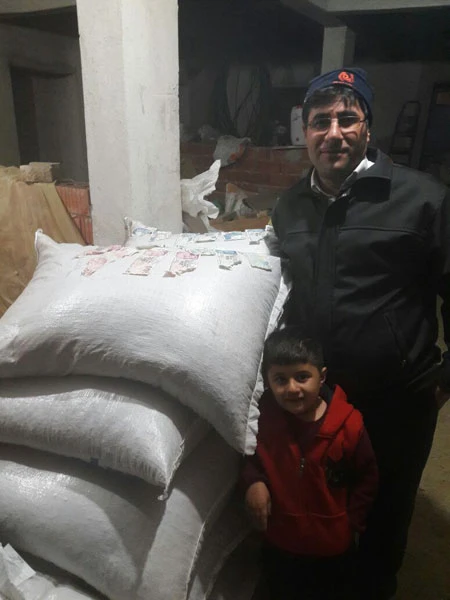 Kestiği dananın midesinden para çıktı